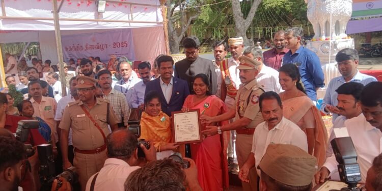 தஞ்சை மாவட்ட சுதந்திர விழாவில் உணவு பாதுகாப்பு நியமன அலுவலருக்கு பாராட்டு சான்றிதழ் வழங்கப்பட்டது