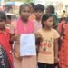 மதுரை தனக்கன்குளம் கிராம சபை கூட்டத்தில் பத்தாம் வகுப்பு மாணவி சிறுமிகளுடன் வந்து அதிகாரிடம் மனு அளித்து பரபரப்பை ஏற்படுத்தினார்.