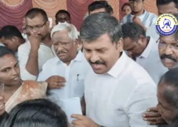 பெண்கள் சூழ்ந்த பெரம்பலூர் – திமுக எம்பி அருண் நேருவுக்கு எதிராக அதிரடி முற்றுகை!