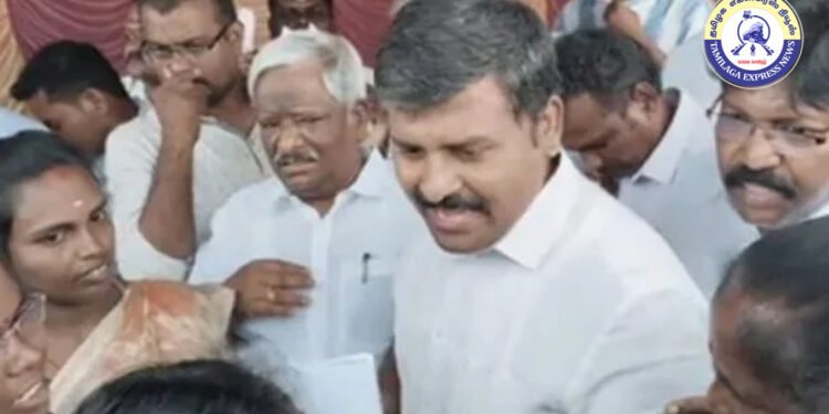 பெண்கள் சூழ்ந்த பெரம்பலூர் – திமுக எம்பி அருண் நேருவுக்கு எதிராக அதிரடி முற்றுகை!