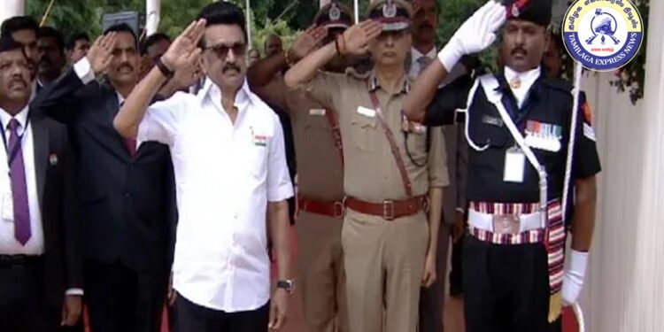 79வது சுதந்திர தின விழா – கோட்டையில் தேசியக் கொடி ஏற்றிய முதல்வர்