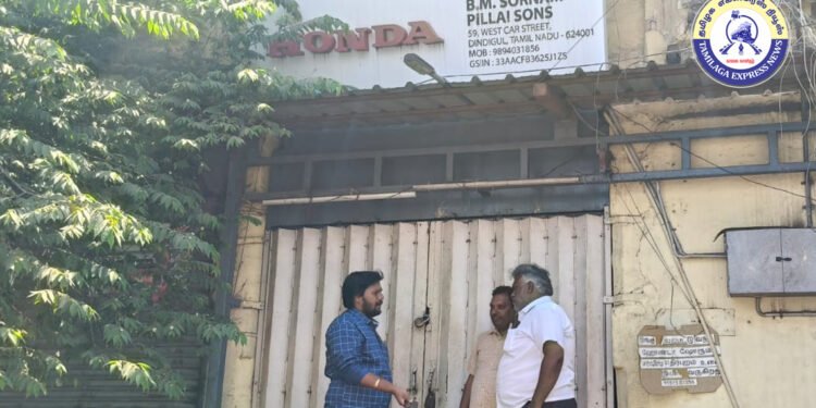 தாடிக்கொம்பு சௌந்தர்ராஜ பெருமாள் கோவில் கட்டளை சொத்தை ஆக்கிரமிப்பு செய்தது விற்பனை செய்த இடத்தை திடீர் ஆய்வு செய்த அறங்காவலர்கள் மற்றும் அதிகாரிகள்