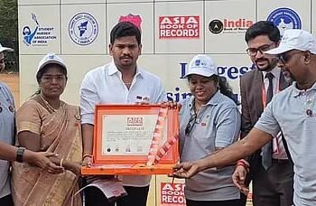 செவிலியர் மாணவிகள் இணைந்து உலக சாதனை